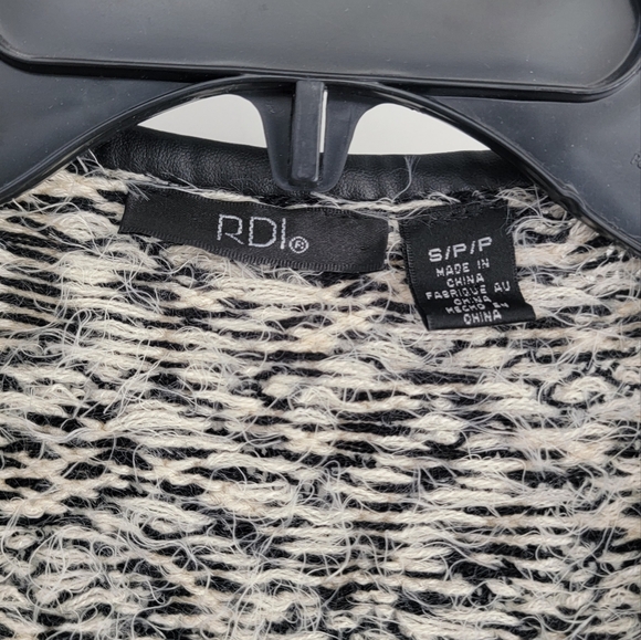 Sweater - Picture 4 of 7